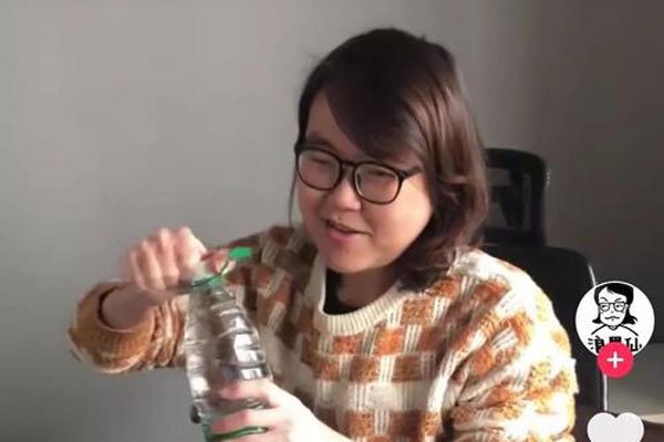 ������θ������ʦ���еĻ���Ů�� ��������������������