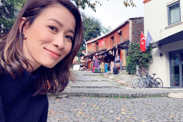 佘诗曼结婚了吗 回应出柜跟女的走近一点说出柜