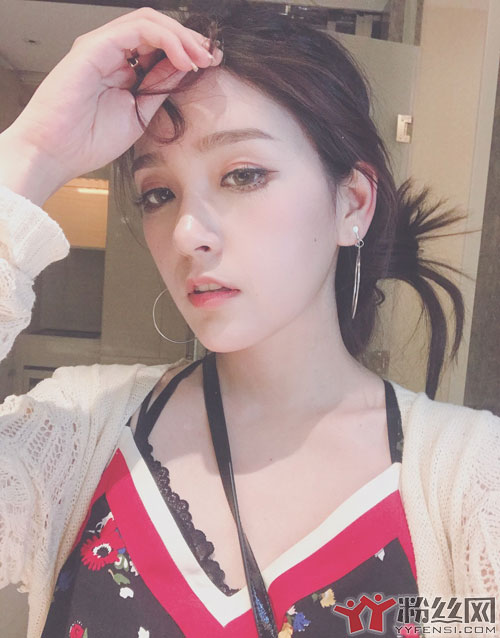 ritaС��ɣ��˵��߶ȴ�˿����Ƶ�¼� С��ɣ��ǱͼƬ�������