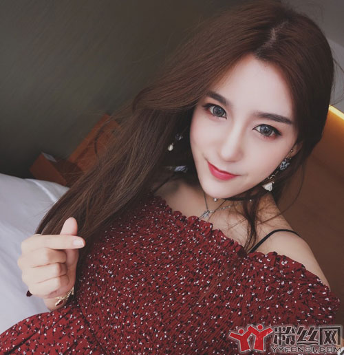 ritaС��ɣ��˵��߶ȴ�˿����Ƶ�¼� С��ɣ��ǱͼƬ�������