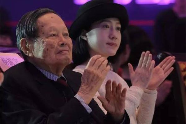 �̷��ְ�Ȣ��������Ů ������82��Ȣ28����̷�