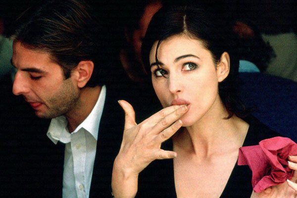 莫妮卡贝鲁奇的经典电影 颜值巅峰年轻时照片作品