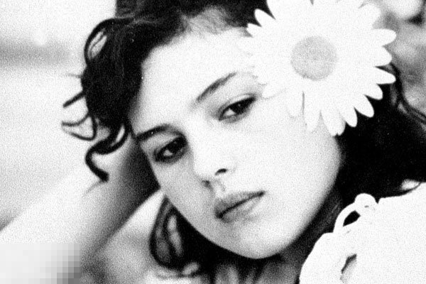 莫妮卡贝鲁奇的经典电影 颜值巅峰年轻时照片作品