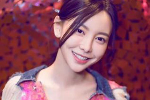 于文文个人资料简介老公 最喜欢摇滚的于文文痞子个性