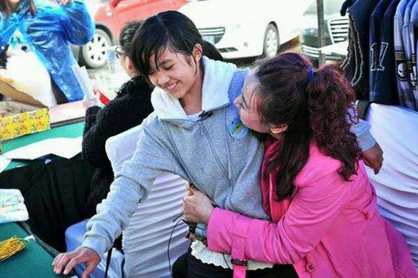 �޽��������Ž��� ���μ�ֱ�ӱ����һ��Ů����