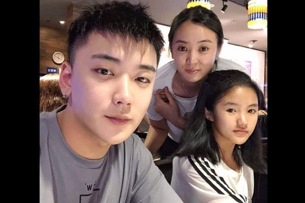 �޽��������Ž��� ���μ�ֱ�ӱ����һ��Ů����