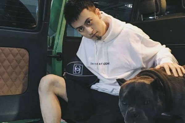 秦奋king是谁个人资料 撞坏的法拉利价值2500万