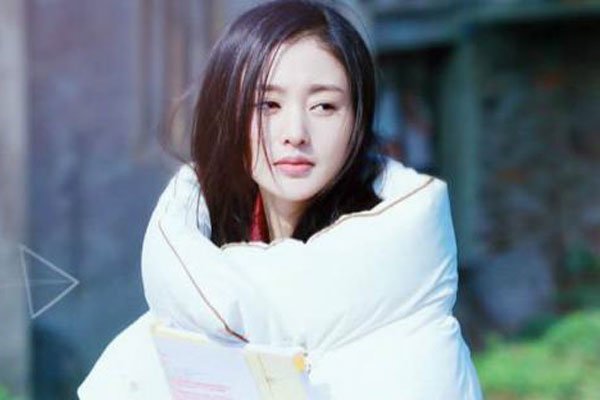 张天爱也脱了身材性感 她的鬼马表演叫人总是摸不着头绪