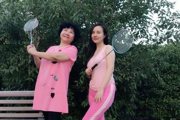 干露露被捏莫露露当场喂男人 征婚是假想红才是真