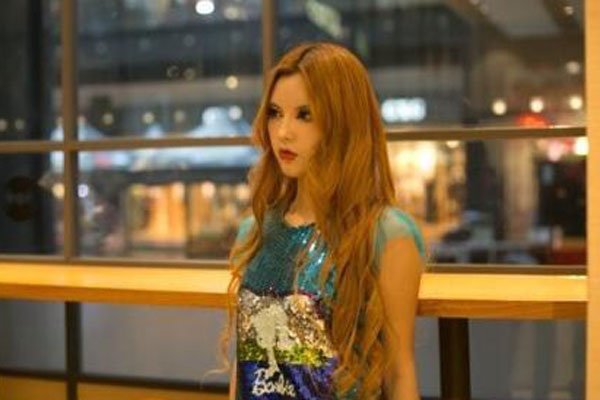 芭比迪丽拉原来的样子 卸妆后的样子整容前真实照片