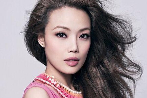 容祖儿春卷门指什么 老板让徒嘴夹断春卷容祖儿让老板满意