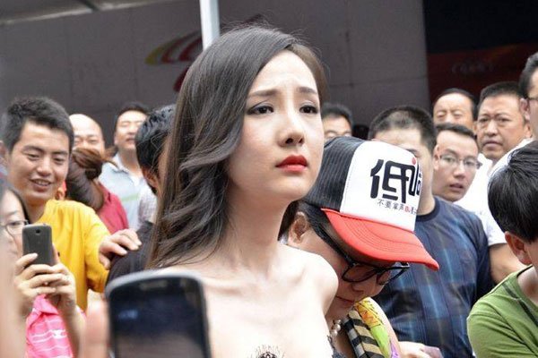 干露露半b裤图 这些都是要钱虚头不存在