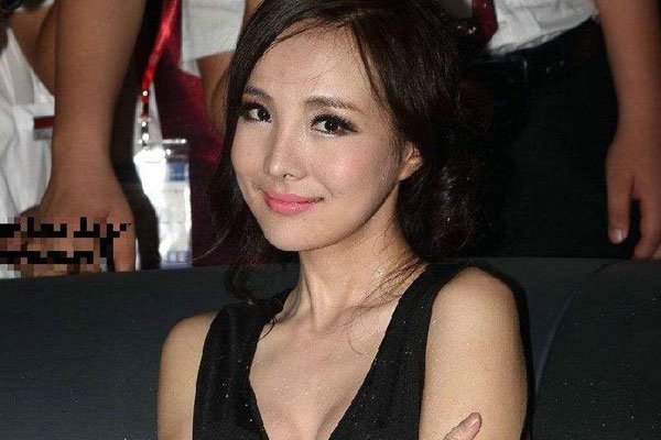 干露露半b裤图 这些都是要钱虚头不存在