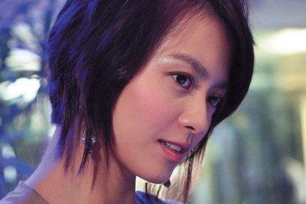 梁咏琪被塞蛋糕细节 送进医院之后医生的脸都绿了