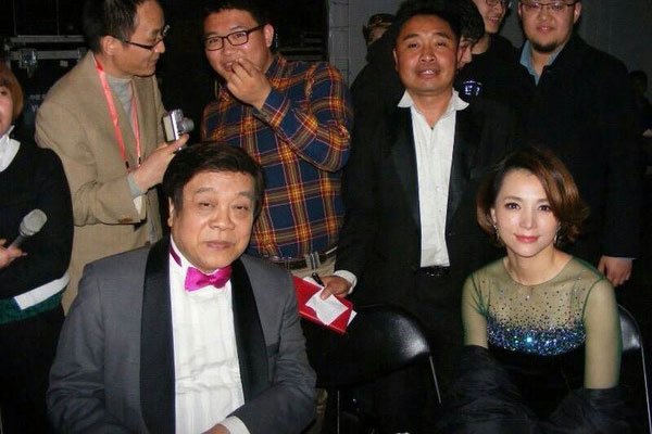 董卿为什么被央视解雇原因 和赵忠祥的事情是真是假有证据吗