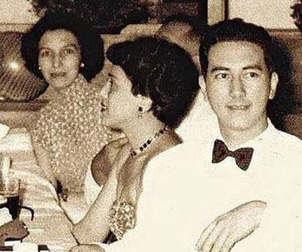 何鸿燊睡狄波拉图片 风流成性的赌王晚年不再辉煌