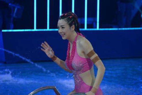 周韦彤跳水隆胸照片 只是单纯的欣赏她乳不乳的低俗