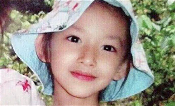 程潇发际线为什么高 程潇小时候旧照暴露是天生的