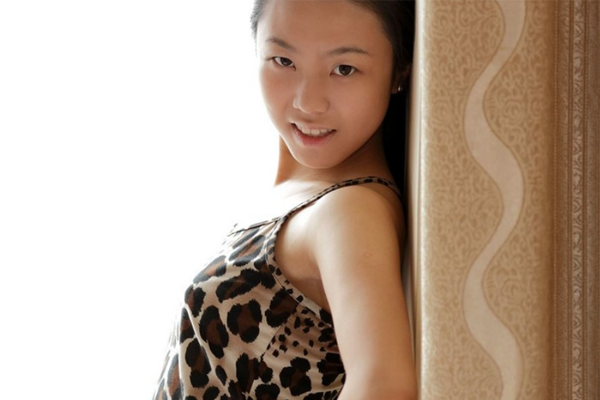 薛婧《姿韵1》第26张 在闺房中拍摄超大尺度写真