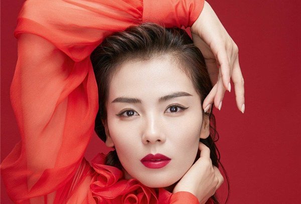 刘涛吊带滑肩事件全过程 颁奖典礼掉落p图肩带突然掉了