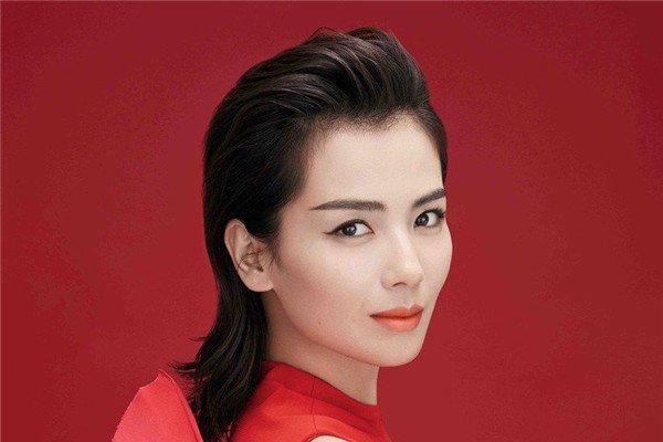 刘涛吊带滑肩事件全过程 颁奖典礼掉落p图肩带突然掉了