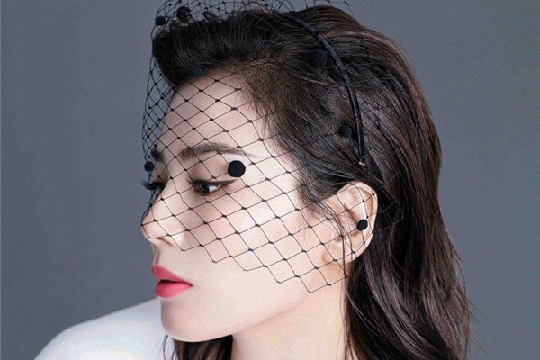 刘涛吊带滑肩事件全过程 颁奖典礼掉落p图肩带突然掉了