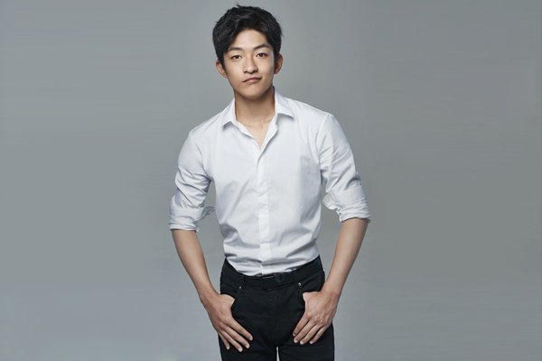 屈楚萧公开自己的尺寸和时长 在豆瓣屈楚萧公开自己的尺寸已塌房