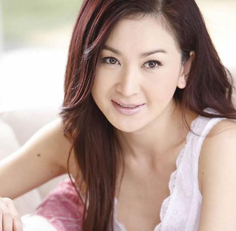 温碧霞演过的三级片 嫁给富豪后不甘寂寞又复出