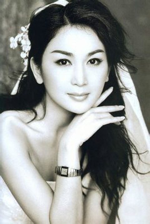 温碧霞演过的三级片 嫁给富豪后不甘寂寞又复出