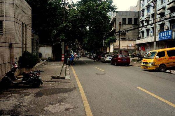 �����ϴ����־�����? �ϴ�С����ֲ����˭