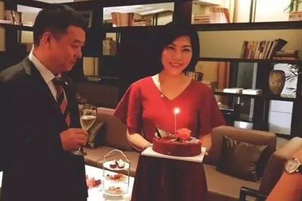 �˻���ô�������� �Ͼ��˻͵ƹ����¼�ʼĩ