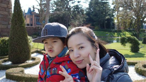 董洁和梁朝伟有什么关系 董洁为梁朝伟产子天涯