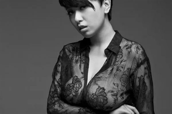 ���ӵ��ɴ���Ů�Ƕ��� ��Ů�ص��������ŵ�gif��ͼ