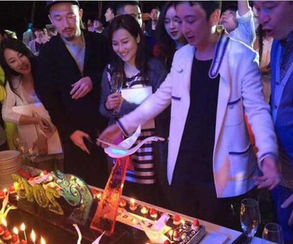 ��˼�ϵ�����д��kimi����ͼƬ kimi�����������¼�����˼�ϵĹ�ϵ