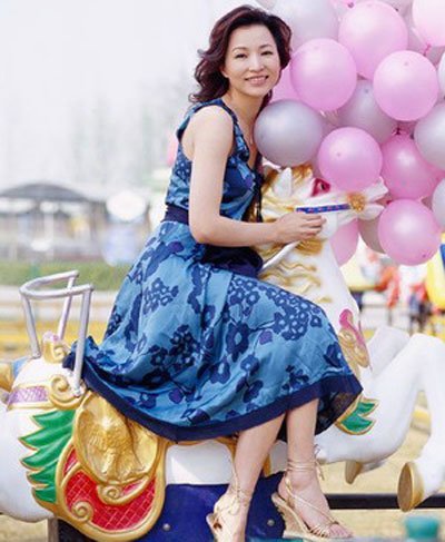 董卿和赵忠祥有关系吗 两人是老相好(老赵有特殊性廦好)