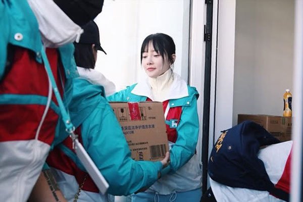 李小璐二胎生了没(承认二胎是皮几万的) 和贾乃亮为什么离的婚