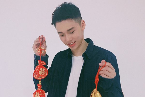 陈艾森本人回应二十公分荷尔蒙 他的包怎么那么大又长(毛巾不离手挡着)