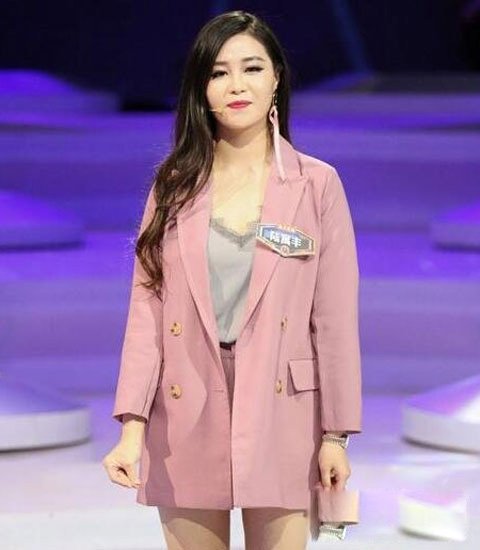 陆寓丰简介:本科大学学历 腿姐陆寓丰结婚有孩子吗