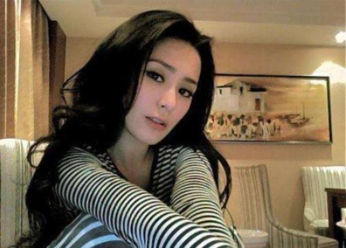 �¹�ϣ�޵���1400����Ƭ��Դ �¹�ϣ�¼�ǣ���Ů�����ж�������