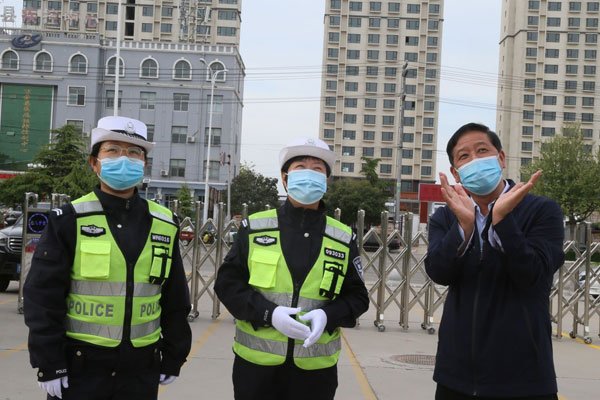 ɽ�������¼�����Ļ��Ǽٵ� Сѧ��ʦ�������������˵�����