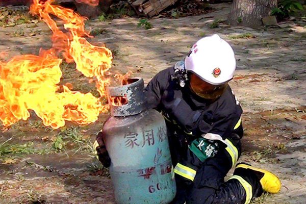 山西万荣事件是真的还是假的 小学老师和三个近亲男人的暧昧