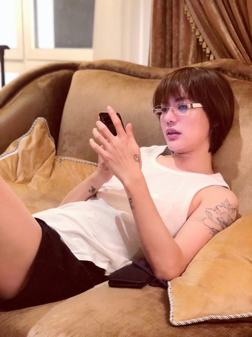 ʱʫ�������ϼ�� ģ��ʱʫ���Ա����еĻ���Ů��?