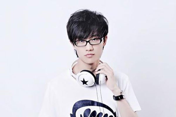 ���Ը������ϼ���� Ů��������λ�����Խ������