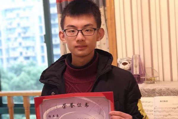 ��ǿ������Ӣ���ļ�� 00����Ӣ���߿��ɼ�