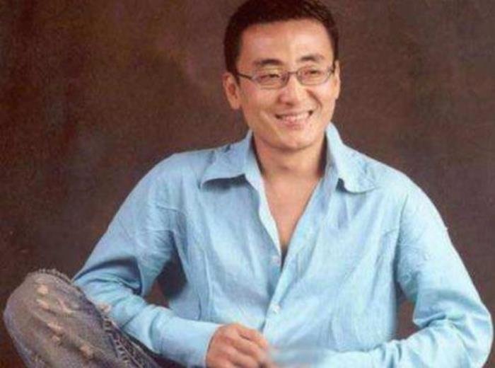 窦文涛老婆是谁?结婚了吗 不婚主义只谈恋爱不结婚(一直单身)