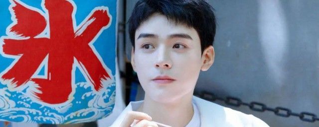 ������������ ����Ա�����ݹ��ĵ��Ӿ�����Щ