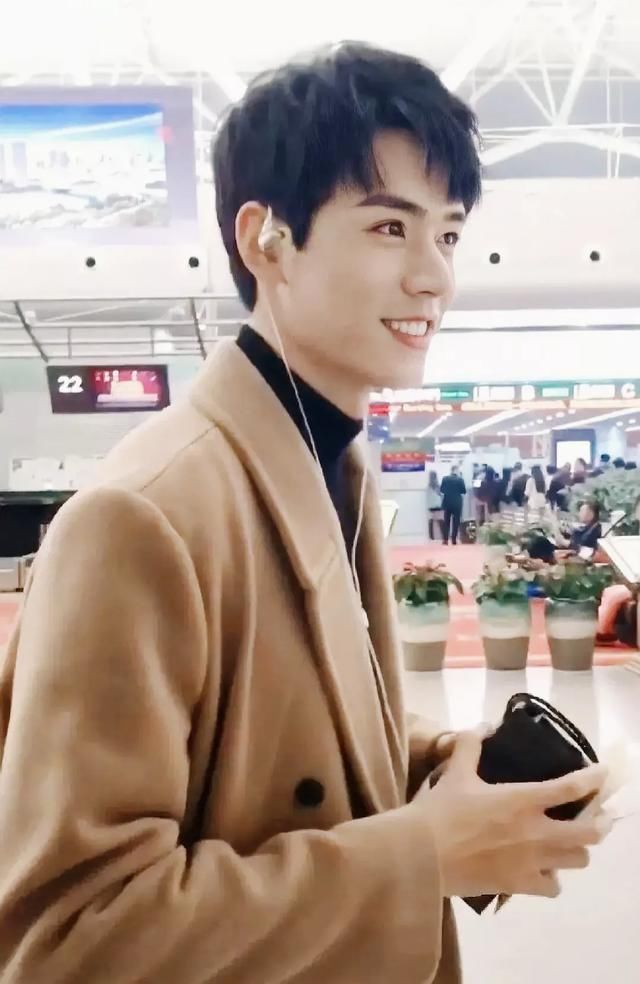 ������������ ����Ա�����ݹ��ĵ��Ӿ�����Щ