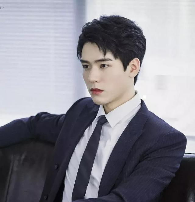 ������������ ����Ա�����ݹ��ĵ��Ӿ�����Щ