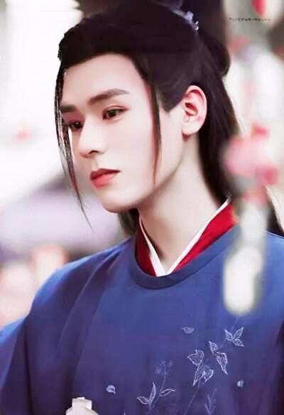 ������������ ����Ա�����ݹ��ĵ��Ӿ�����Щ