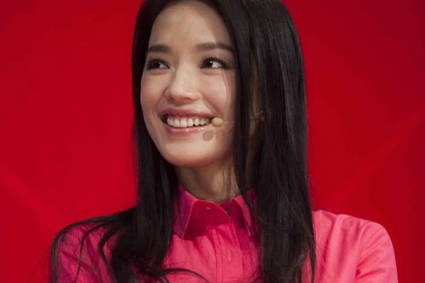 ��俳���ǰ������ Ů��������Ĺ�������Ƭ